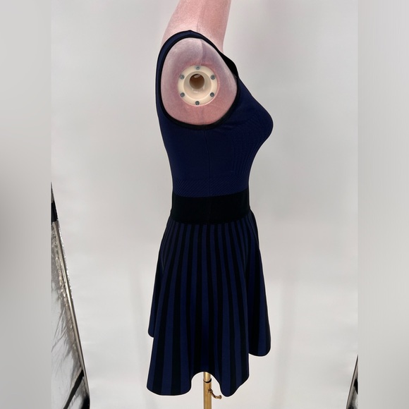 EUC Guess Los Angeles Fit And Flare Dress - Picture 8 of 11